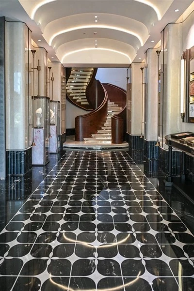 Dub Thiab Dawb Marble Flooring